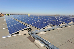 Dank hoher Vorfertigung lässt sich „IBC AeroFix“ mit wenigen Arbeitsschritten montieren. Zusätzlich zur Süd-Ausrichtung ist auch eine Ost-West-Variante erhältlich Foto: IBC Solar 