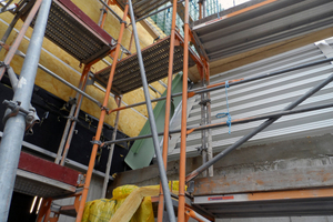  Die Übergänge von der Kuppel zur Fassade waren eine der Herausforderungen, die die Dachdecker meistern mussten Foto: Klöpfer GmbH 