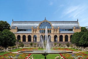  Die Flora ist das Hauptgebäude des Botanischen Gartens in Köln. Das Dach wurde komplett saniert  