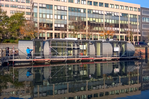  Das Hausboot Schwan mit seiner Zinkfassade liegt im Hamburger Stadtteil Hammerbrook Foto: VM Zinc 