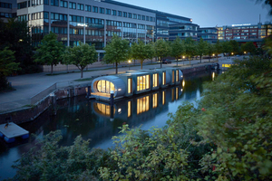  Das Hausboot in der Abenddämmerung: Damit hat sich der Architekt einen Jugendtraum erfüllt Foto: Thomas Ebert 