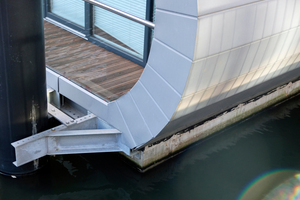  Fassadendetail am Übergang von Schwimmkörper zu Bootsaufbau Foto Nina Greve 