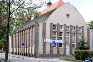  Außenansicht Turnhalle der Albrecht Dürer-Grundschule in Merseburg Foto: Lutz Reinboth 