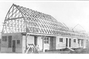  Zollinger Dachtragwerk während der Errichtung eines Doppelhauses Quelle: Kulturhistorisches Museum Schloss Merseburg  