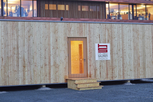  Im vergangenen Jahr stellte der Holzwerkstoffhersteller Egger gemeinsam mit dem Architekten Bruno Moser und dem Holzbauunternehmen Saurer ein Konzept für schnell verfügbaren Wohnraum vor: das Konzepthaus 