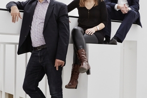  Die „Macher“ des Deutschen Pavillons auf der 15. Architekturbiennale in Venedig (von links nach rechts): Peter Cachola Schmal, Anna Scheuermann und Oliver Elser 
 