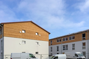 Die Firma Bauer Holzbau aus Satteldorf hat diese Flüchtlingsunterkünfte errichtet. Sie stehen in Korntal-Münchingen bei Stuttgart 