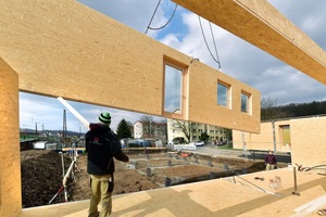 Die vorgefertigten Elemente wurden  von Holzbau Saurer aus Höfen (AT) angeliefert und montiert Foto: G. Carlucci 
