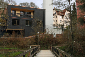  Die schwarzen Kuben bilden das komplementäre Gebäude zur Heilig-Geist-Kirche in Altensteig  Foto: Volker Simon 