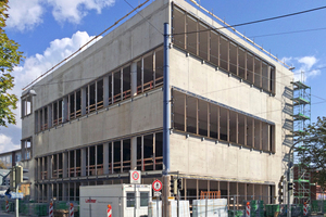  Die Dreifachsporthalle in Ulm als Rohbau ...  
