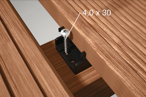  Danach erfolgt die Befestigung des Clippers an zwei weiteren Montagepunkten auf der UK. Die Heco-Topix (4,0 x 30 mm) unterstützt mit Rundkopf und T-Drive eine passgenaue Verschraubung Foto: Heco 