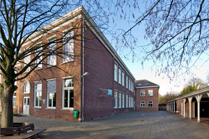  Die Fassade besteht aus zugeschnittenen ?Rockpanel Brilliant?-Platten  