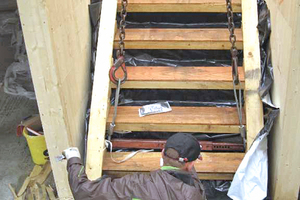  Die Betontreppe war während der Bauphase mit Holz verkleidet 