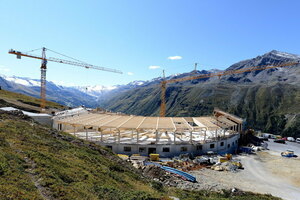  Durch die komplexe Form glich fast kein Holzbauteil dem anderen. Rund 1000 verschiedenen Brettschichtholz-Bauteile wurden so verbaut Foto: Rubner 