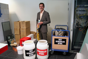  Gefährlicher oder ungefährlicher Abfall? Thomas Hillebrand weiß es, seine Firma PDR recycelt PU-Schaumdosen
 