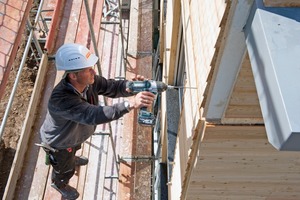  Zusammenfügen einer Außenecke eines Einfamilienhauses auf der Baustelle Foto: Fermacell  