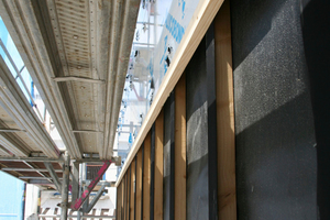  Fassadenmodell einer vorgehängten, hinterlüfteten Fassade an vertikalen Tragprofilen 