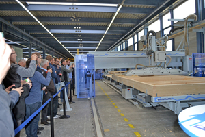  ?Flaschenhals? überwunden: Moderne Abbundtechnik kann nun mit der Einblastechnik und der ?WMS 150 blowTEC? kombiniert werden Foto: Weinmann 