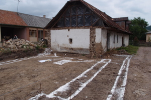  So sah das Bauernhaus vor der Sanierung aus. Der vordere Teil wurde abgerissen, um dem Neubau Platz zu machen 