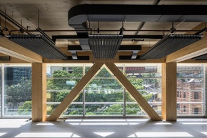  Liftschacht, Treppenhaus und Bodenplatten des International House in Sydney bestehen aus CLT (Brettsperrholz) von Stora Enso. Aus Brettschichtholz von Hess Timber bestehen Stützen, Träger und Gebäudeaussteifungen  
