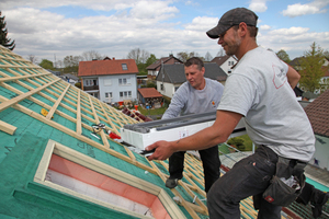  Auf der Dämmebene wurde der DivoDämm Dämm- und Montagerahmen eingebaut, der einen wärmebrückenfreien und winddichten Einsatz der Dachfenster ermöglicht Foto: Braas 