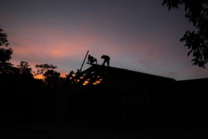  An manchen Tagen blieben die Helfer bis nach der Abenddämmerung auf der Baustelle 