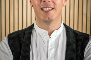 Florian Fluck, Geschäftsführer der Fluck Holzbau GmbH, liebt Innovationen und das Bauen mit einem ganz speziellen Baustoff: Typhaplatten 