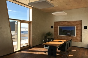  Das neue Werk von Fluck Holzbau ist im Kundenbereich unter anderem mit Holz und Lehmputz gestaltet 