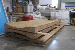  Ein Beispiel für die Platten aus Rohrkolben, die Fluck Holzbau verbaut 