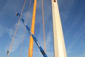  Aufrichten des Timbertowers in Hannover. Ende des Jahres soll die hölzerne Windkraftanlage fertig sein
 