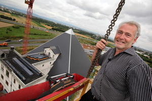  Baut seit 2005 an der Pyramide in Hechtsheim: Harald Geiling

 