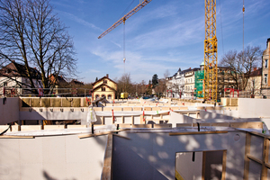  Sämtliche Dach- und Wandelemente wurden in den Werkstätten der Zimmerei Grünspecht unter idealen Bedingungen witterungsunabhängig weitgehend vorproduziert 