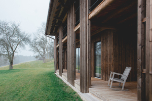  Verandabereich vor dem neuen Kubus, der Blick geht Richtung NW Foto: Martina Egger 