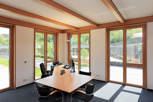  Eckbüro im 1.OG mit Schreibtisch aus BauBuche Foto: Carsten Janssen 