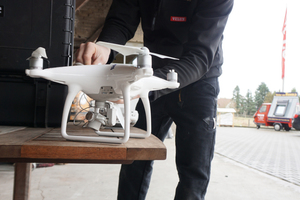  Moderne Drohnen wie die "DJI Phantom 4" haben einen eingebauten Flugschreiber, der jeden Flug aufzeichnet. Ein Flugbuch ist für Drohnenflieger in Deutschland Pflicht 