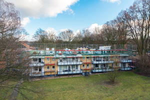  Nach dem Rückbau des Dachgeschosses wurde das offene Dach abgedichtet, danach erfolgten die ersten Arbeiten zum Aufbau eines neuen Vollgeschosses Foto: Vonovia 
