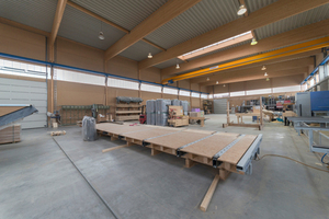  Die Holzrahmenelemente fertigt das Unternehmen auf einem ?Vario Tec?-Selbstbautisch von Weinmann Foto: Weinmann, Joachim Mohr 