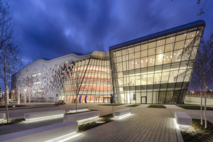  Das ICE-Kongresszentrum in Krakau mit einer Fassade aus Glas, Aluminium und Keramikelemente Foto: Bartosz Makowski 