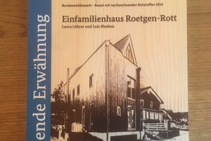  Im Bundeswettbewerb HolzbauPlus: Bauen mit nachwachsenden Rohstoffen erhielt das Haus 2017 eine lobende Erwähnung  