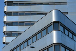  Die Fassadenkonstruktion besteht aus 892 Holzbauelementen, für die 136 m³ Holz verarbeitet wurden. Die Beplankung erfolgte mit 33000 m² Fermacell Gipsfaser-Platten Foto: Fermacell  