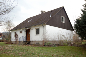  Altes Fertighaus: durch den Einbau von neuen Zwischenwänden lässt sich das Haus von innen neu aufteilen, ebenso können alte Wandaufbauten entfernt werden 