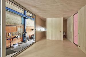  Vorfertigung in der Zimmerei, das Haus kam mit sämtlichen Installationen auf die Baustelle  Foto: DMAA Architekten 