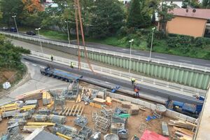  Der Innenhof der Hauptzentrale der Wirtschaftskanzlei FGS in Bonn ist mit einem Glasdach mit Stahl-Aluminiumtragkonstruktion überdacht Foto: Lamilux  