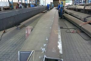  Der Innenhof der Hauptzentrale der Wirtschaftskanzlei FGS in Bonn ist mit einem Glasdach mit Stahl-Aluminiumtragkonstruktion überdacht Foto: Lamilux  