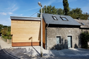  Auf der Straßenseite wird klar, dass es sich bei dem Dach des Grubenarbeiterhauses um ein auf der Rückseite verkürztes Satteldach handelt 