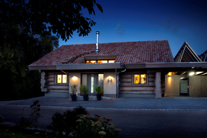  Naturstammhaus in Göppingen bei Nacht 