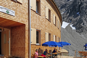  Auf der Sonnenterrasse lässt sich die Aussicht auf die Allgäuer Alpen genießen  Foto: Rüdiger Sinn 