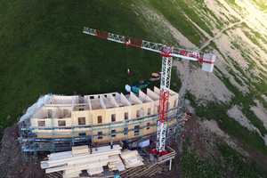  Der Platz beim Aufrichten wurde optimal ausgenutzt Foto: Zimmerei Berktold 