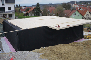  Der Keller ist komplett mit der EPDM-Bahn eingepackt Foto: Staudenschreiner  