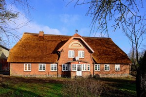  Das Haus in Steinberg ist über 100 Jahre alt, das letzte Mal wurde die Reetdeckung vor 45 Jahren ausgetauscht 